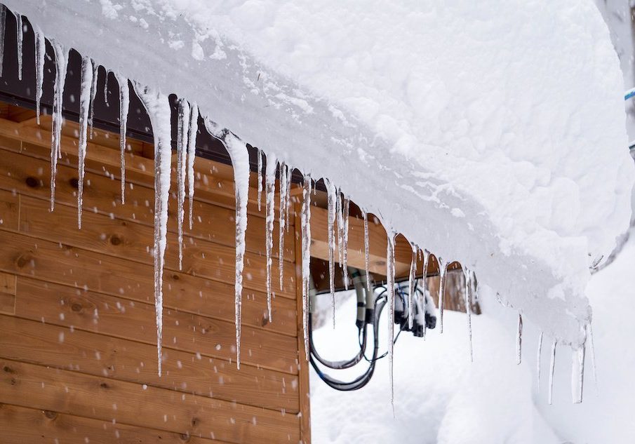 ice-dam-on-roof